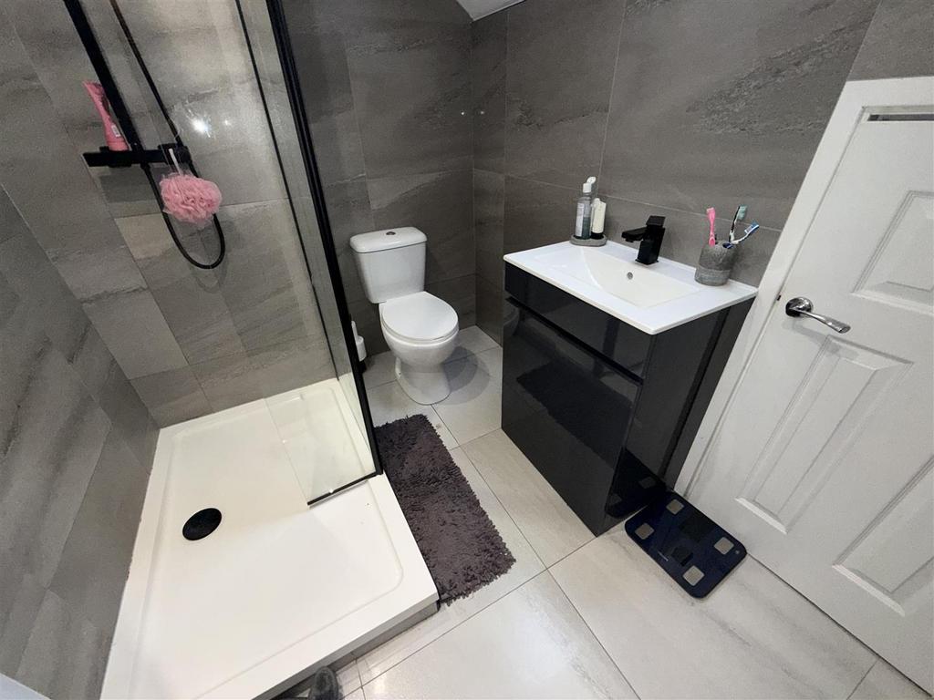 En suite shoower room