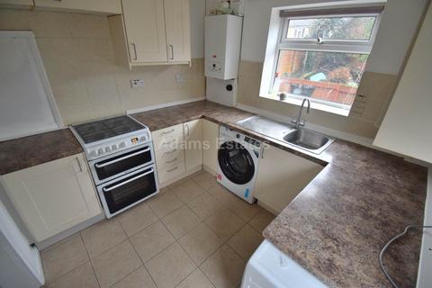 3 bedroom semi-detached house to rent, Foxhays Road, Reading