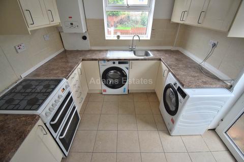 3 bedroom semi-detached house to rent, Foxhays Road, Reading