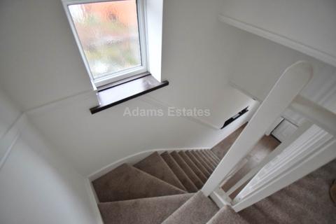 3 bedroom semi-detached house to rent, Foxhays Road, Reading