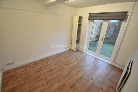 3 bedroom semi-detached house to rent, Foxhays Road, Reading