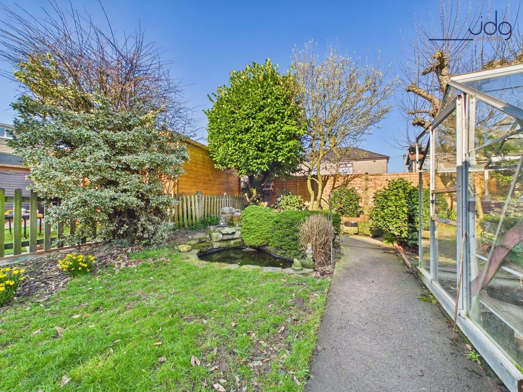 Spacious Garden
