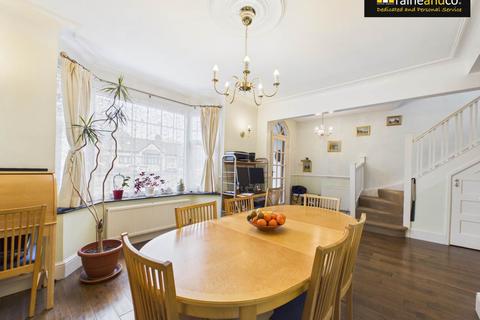 3 bedroom semi-detached house for sale, Strafford Gate, Potters Bar