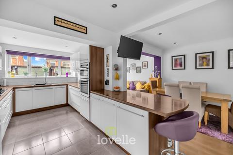 3 bedroom semi-detached house for sale, Worlaby Road, Grimsby DN33