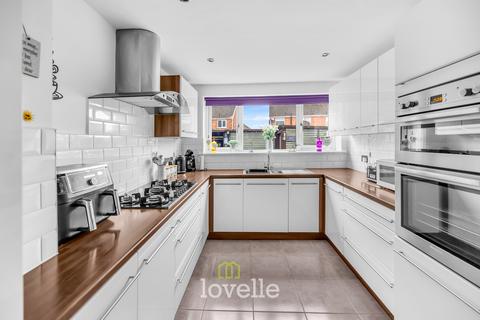 3 bedroom semi-detached house for sale, Worlaby Road, Grimsby DN33