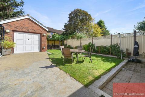 5 bedroom semi-detached house for sale, Costons Avenue, Greenford, UB6 8