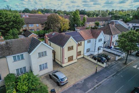 5 bedroom semi-detached house for sale, Costons Avenue, Greenford, UB6 8