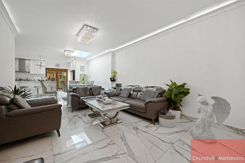 5 bedroom semi-detached house for sale, Costons Avenue, Greenford, UB6 8