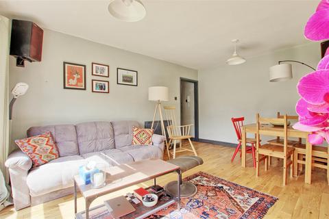 2 bedroom flat for sale, Howard Court, Cambridge