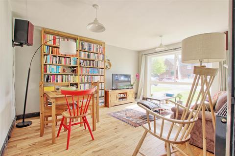2 bedroom flat for sale, Howard Court, Cambridge