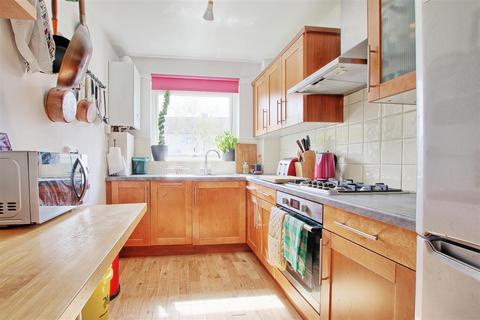 2 bedroom flat for sale, Howard Court, Cambridge