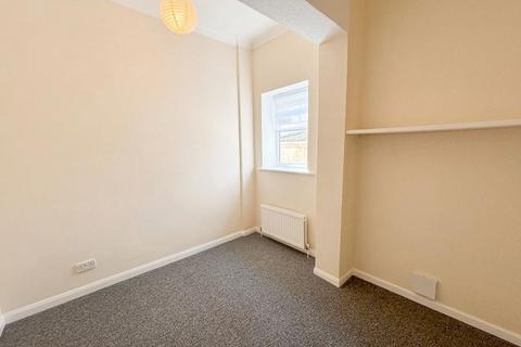 2 bedroom flat to rent, Westbourne Gardens, Hove, BN3