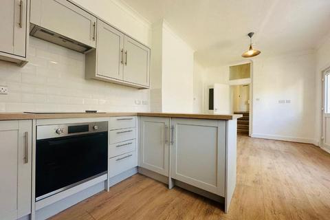 2 bedroom flat to rent, Westbourne Gardens, Hove, BN3