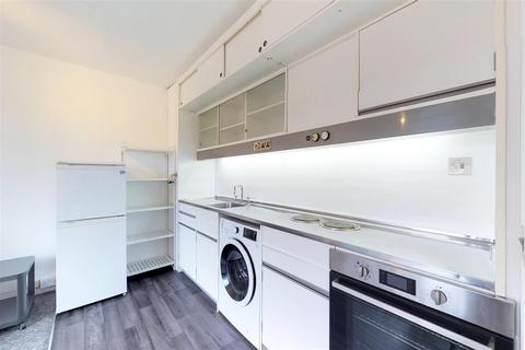 1 bedroom apartment to rent, Bunyan Court, London EC2Y