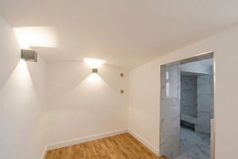 2 bedroom flat to rent, Gloucester Mews, London, W2