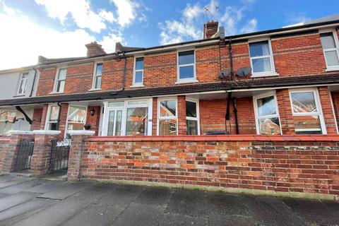 3 bedroom terraced house to rent, Rylstone Road, BN22