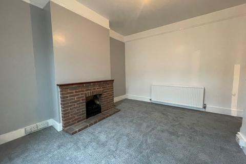 3 bedroom terraced house to rent, Rylstone Road, BN22
