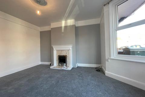3 bedroom terraced house to rent, Rylstone Road, BN22