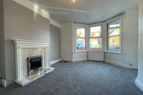 3 bedroom terraced house to rent, Rylstone Road, BN22