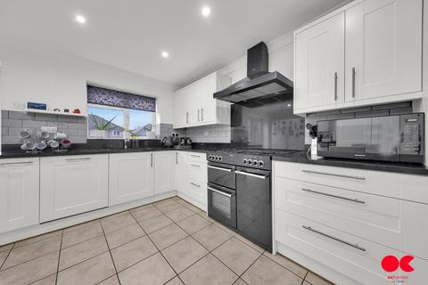 3 bedroom semi-detached house for sale, Clitheroe Road, Romford RM5