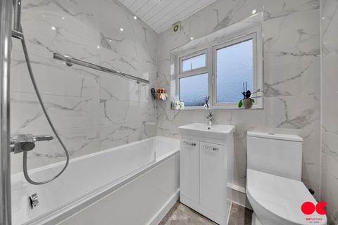 3 bedroom semi-detached house for sale, Clitheroe Road, Romford RM5