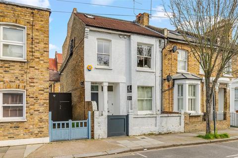 3 bedroom flat for sale, Broughton Road, London