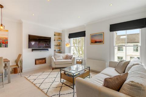 3 bedroom flat for sale, Broughton Road, London