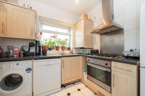 undefined, Grove Avenue, Twickenham TW1