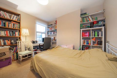 undefined, Grove Avenue, Twickenham TW1