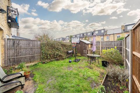 undefined, Grove Avenue, Twickenham TW1