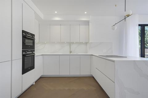 2 bedroom apartment to rent, BEECHCROFT AVENUE, GOLDERS GREEN, NW11