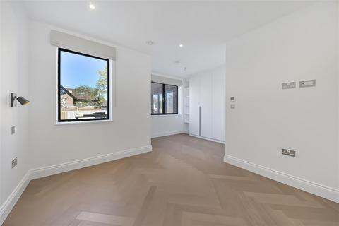 2 bedroom apartment to rent, BEECHCROFT AVENUE, GOLDERS GREEN, NW11