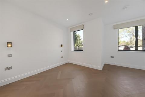 2 bedroom apartment to rent, BEECHCROFT AVENUE, GOLDERS GREEN, NW11