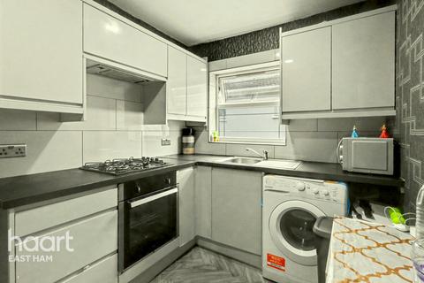 2 bedroom flat for sale, South Esk Road, London