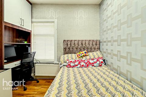 2 bedroom flat for sale, South Esk Road, London
