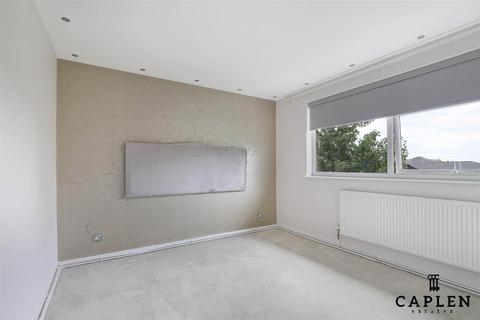 2 bedroom apartment to rent, Cedar Close, Buckhurst Hill
