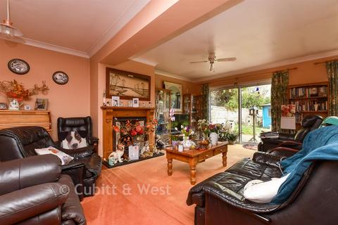 3 bedroom bungalow for sale, Upfield, Horley RH6