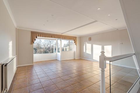3 bedroom end of terrace house to rent, Lakeside, Weybridge, Surrey, KT13