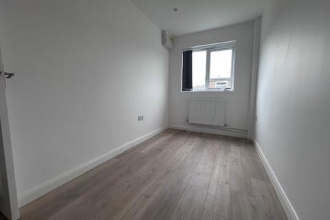 undefined, Julius Gardens, Luton, LU3