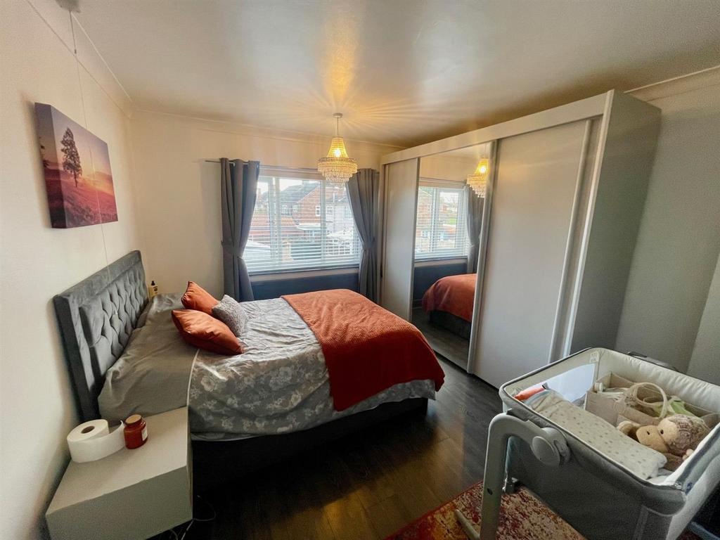Bedrooom 2.jpg