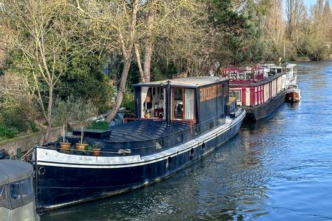 undefined, D'Oyly Carte Island, Weybridge KT13