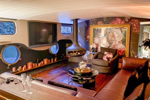undefined, D'Oyly Carte Island, Weybridge KT13