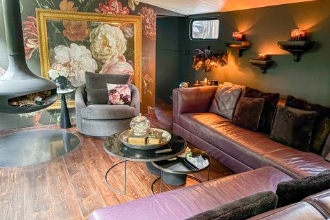 undefined, D'Oyly Carte Island, Weybridge KT13