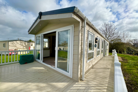 2 bedroom lodge for sale, Delta Cambridge Mini Lodge  Oaklands Holiday Park, Clacton-on-Sea CO16