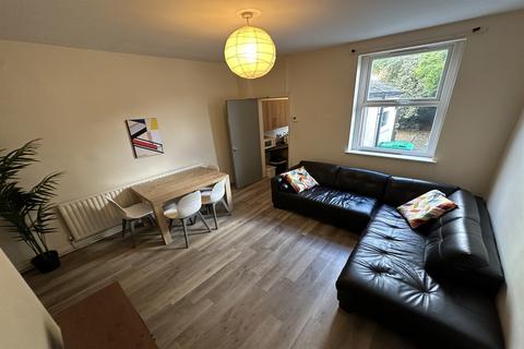 1 bedroom in a house share to rent, City Road, Dunkirk, NG7 2JL