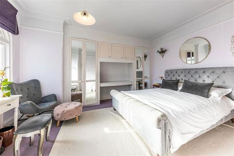 undefined, Teddington Park, Teddington TW11