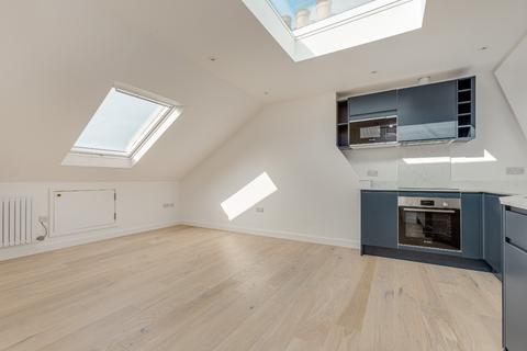 1 bedroom flat to rent, Queenstown Road, London