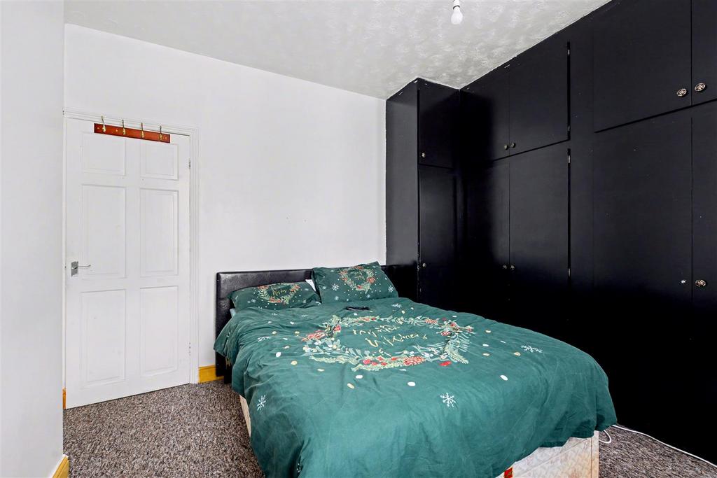 House in Nottingham, Old Basford, Nottinghamshire - More