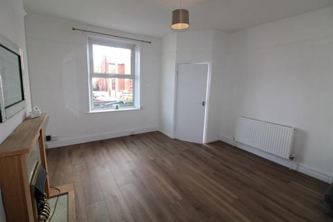 2 bedroom terraced house to rent, 78 Asquith Avenue, Morley