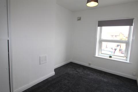 2 bedroom terraced house to rent, 78 Asquith Avenue, Morley